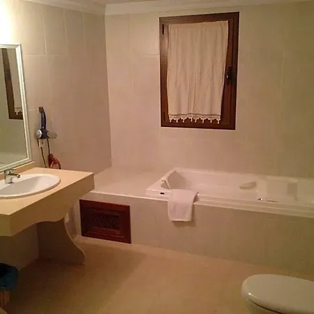 Fuentes Hotel 2*