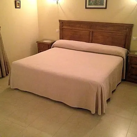 Hotel Fuentes Torrecaballeros