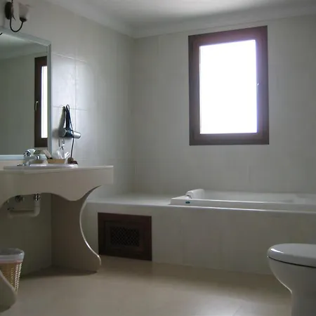 Hotel Fuentes Torrecaballeros