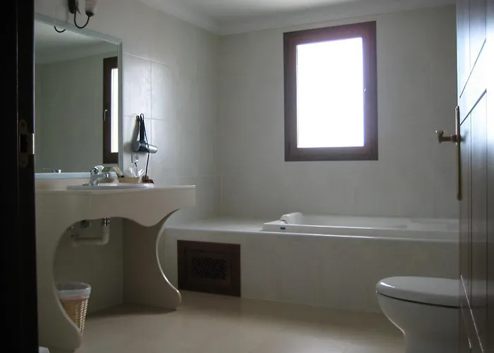 Hotel Fuentes Torrecaballeros